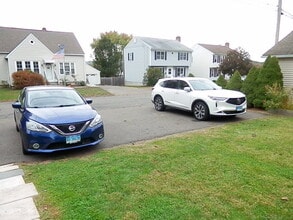 49 Fort Hill Ave in Shelton, CT - Building Photo - Building Photo