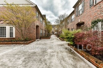 6109 Madison Crest Ct in Falls Church, VA - Building Photo - Building Photo