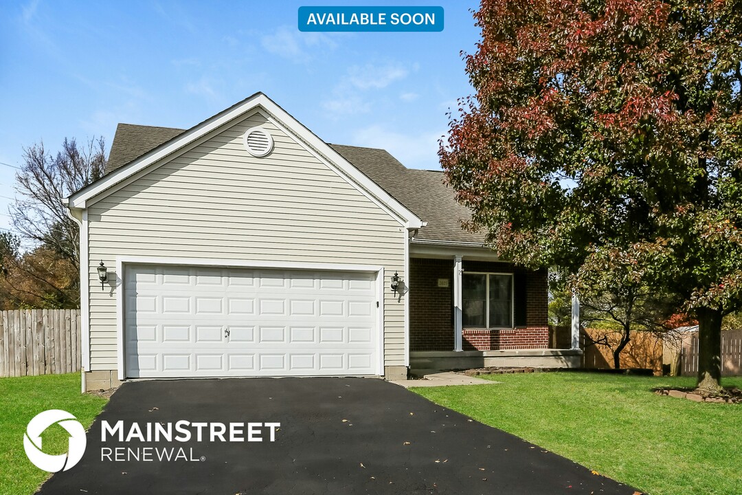 2025 Santuomo Ave in Grove City, OH - Building Photo