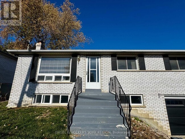 135 Luxury Ave in Bradford West Gwillimbury, ON - Building Photo - Building Photo