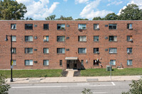 Hyde Park Ave in Jamaica Plain, MA - Foto de edificio - Building Photo