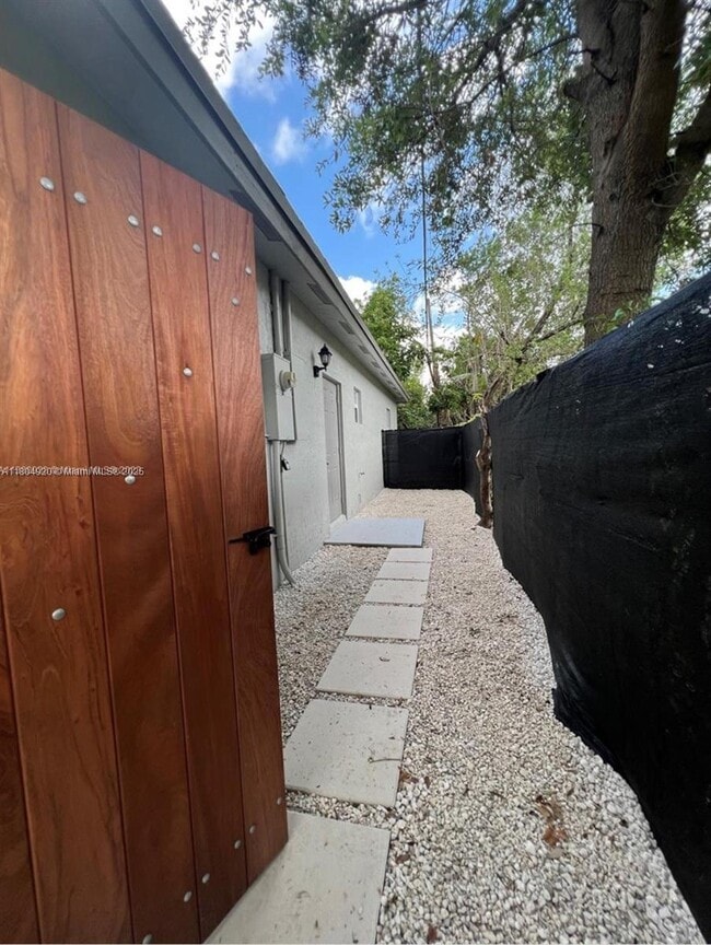 1621 NW 118th St in Miami, FL - Building Photo - Building Photo