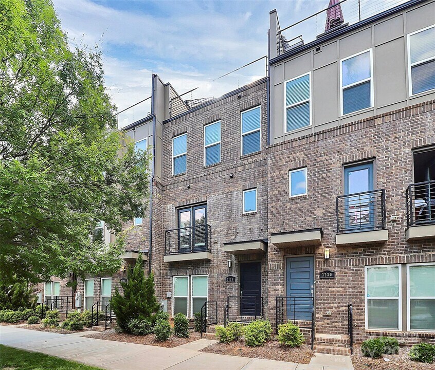 3726 Sky Haven Dr in Charlotte, NC - Building Photo