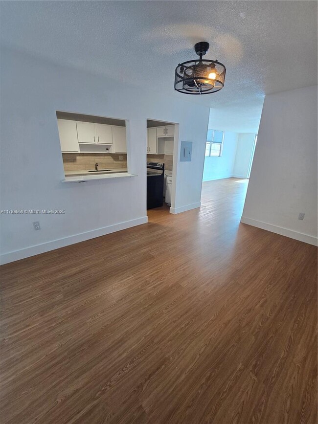 12590 NE 16th Ave in North Miami, FL - Building Photo - Building Photo