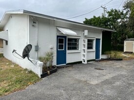 2463 Lincoln St, Unit C in Hollywood, FL - Building Photo