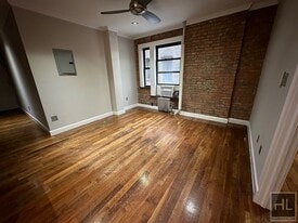 East 106th Street, Unit 5 in New York, NY - Building Photo