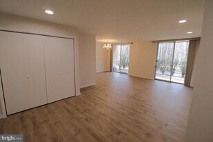 7505 Democracy Blvd in Bethesda, MD - Building Photo