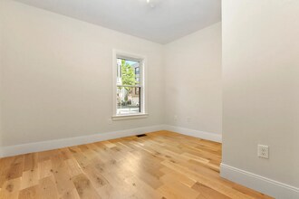 200 Maverick St, Unit 1 in Boston, MA - Building Photo - Building Photo