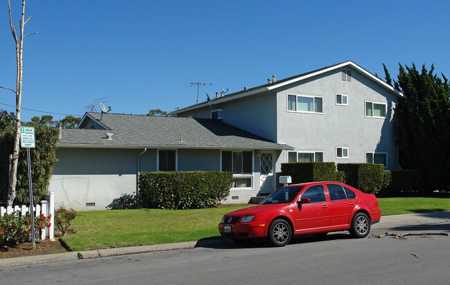 1400 Haven Pl in Newport Beach, CA - Building Photo - Building Photo