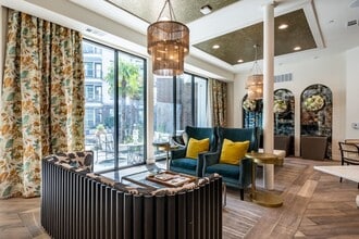 Luxia Swiss Avenue in Dallas, TX - Foto de edificio - Building Photo