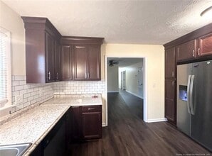 1564 Rossmore Dr in Fayetteville, NC - Building Photo - Building Photo