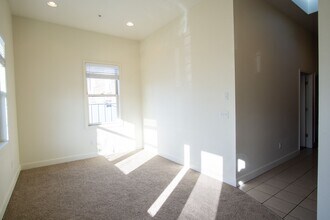 2007 NE Broadway in Portland, OR - Building Photo - Building Photo