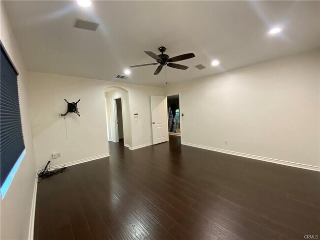 19303 Cohasset St in Los Angeles, CA - Building Photo - Building Photo