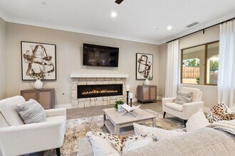 850 Overstone Ave in Madera, CA - Building Photo - Building Photo