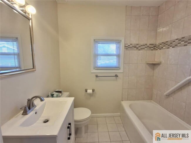 1 Forrest Ave in Sayreville, NJ - Building Photo - Building Photo