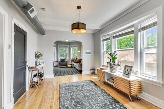 2145 W Thomas St in Chicago, IL - Building Photo - Building Photo