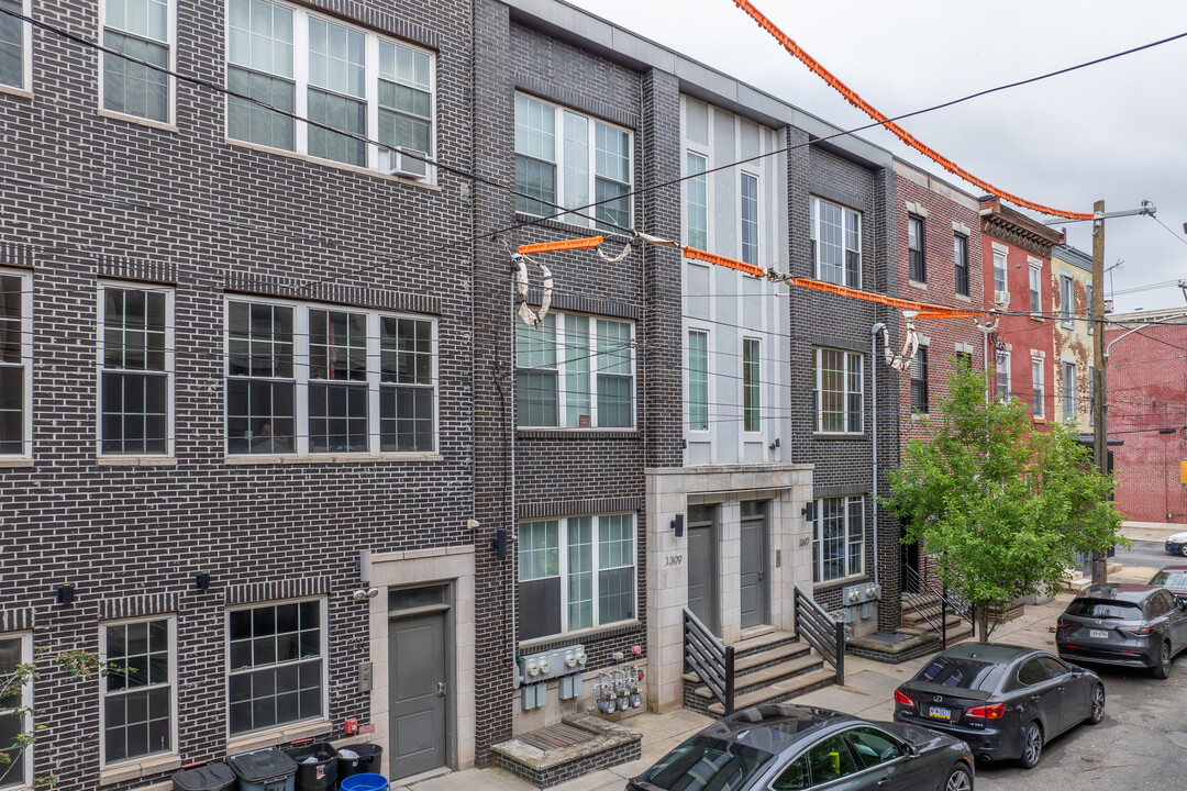 1307-1309 N 6th St in Philadelphia, PA - Building Photo
