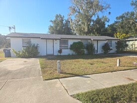 810 6th St SE in Fort Meade, FL - Building Photo