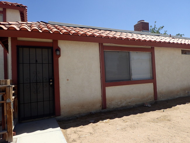 225 W Robertson Rd in Ridgecrest, CA - Building Photo - Building Photo