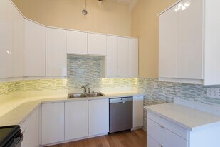 3733 Riviera Dr in San Diego, CA - Building Photo