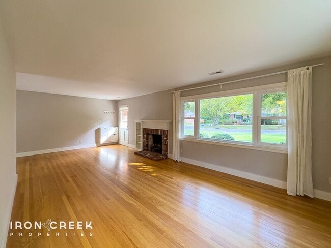12 Chateau Pl in Asheville, NC - Building Photo - Building Photo