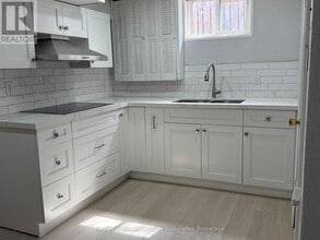 60 Toby Crescent in Hamilton, ON - Building Photo - Building Photo