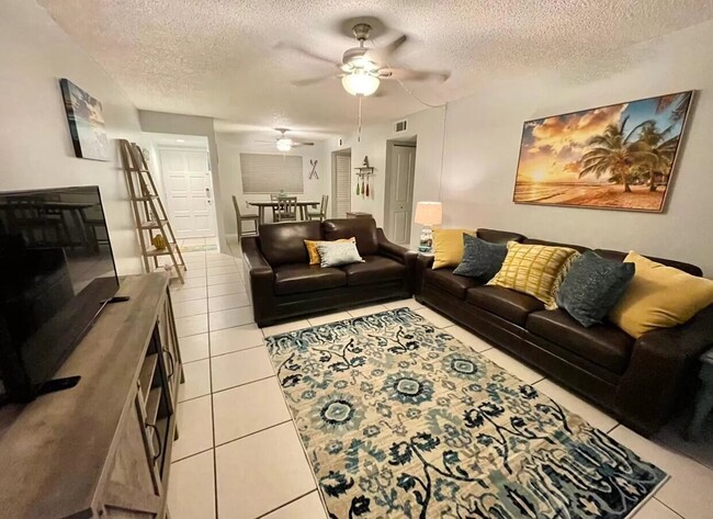 6703 Midnight Pass Rd, Unit 108 in Sarasota, FL - Foto de edificio - Building Photo