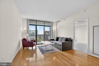 11700 Old Georgetown Rd in Rockville, MD - Building Photo - Building Photo