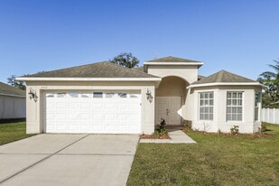 2419 Hamlet Cir in Lakeland, FL - Building Photo
