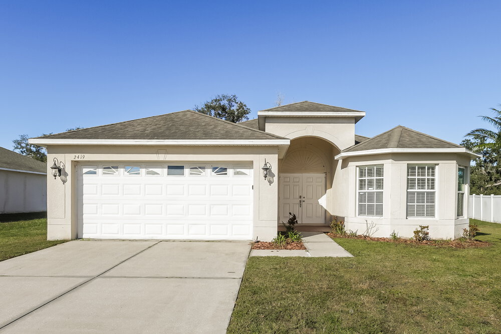 2419 Hamlet Cir in Lakeland, FL - Building Photo