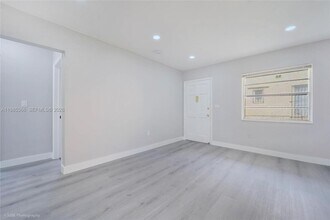 1057 NW 30th St in Miami, FL - Building Photo - Building Photo