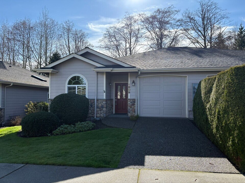 1809 Cedar Springs Ln in Anacortes, WA - Building Photo