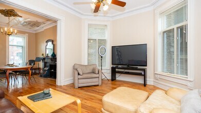 1251 N Hoyne Ave in Chicago, IL - Building Photo - Building Photo