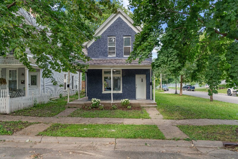 1039 Victoria St N in St. Paul, MN - Building Photo