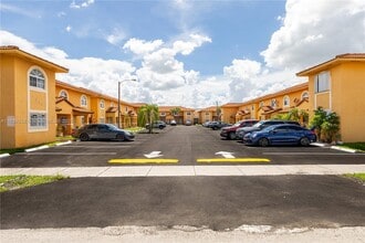 7666 W 34th Ln in Hialeah, FL - Building Photo - Building Photo