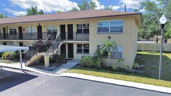 2501 Harn Blvd in Clearwater, FL - Building Photo