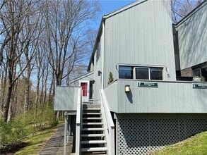 7 Redwood Ln in Ridgefield, CT - Building Photo - Building Photo
