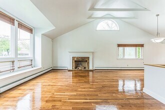 12 Sevland Rd in Newton, MA - Building Photo - Building Photo