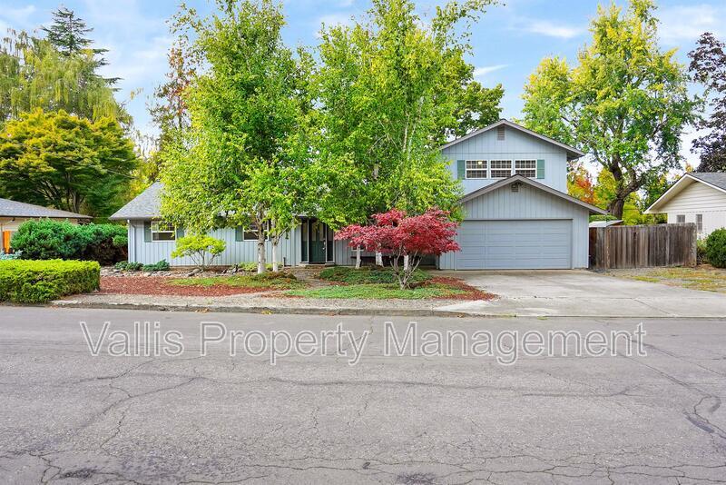 3385 Camellia Dr S in Salem, OR - Building Photo