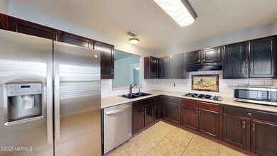 1921 Willesdon Dr W in Jacksonville, FL - Building Photo - Building Photo