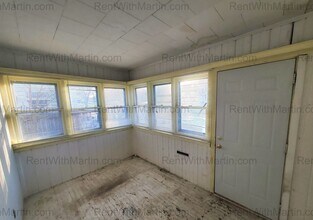 1020 Columbia St in Waterloo, IA - Building Photo - Building Photo