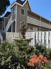 Vassar Carriage House in Canoga Park, CA - Foto de edificio - Building Photo