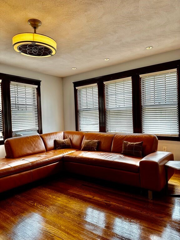 8 Blakeville St, Unit 1 in Boston, MA - Building Photo - Building Photo