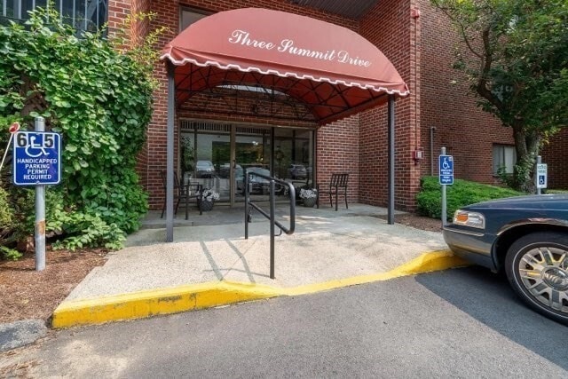 3 Summit Dr