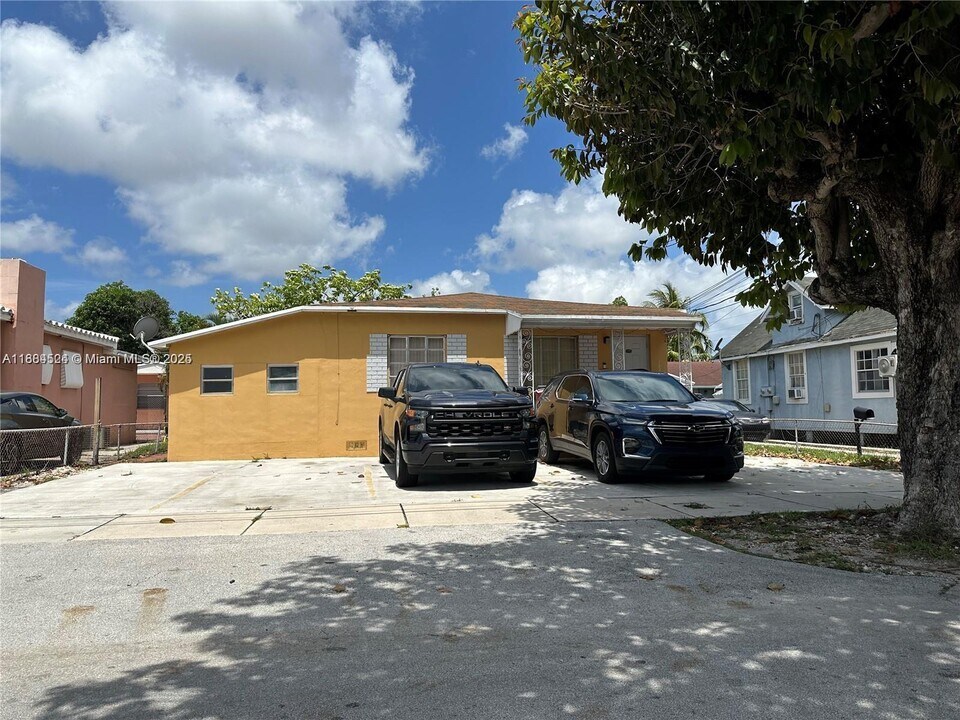 1020 NW 33rd Ave in Miami, FL - Building Photo