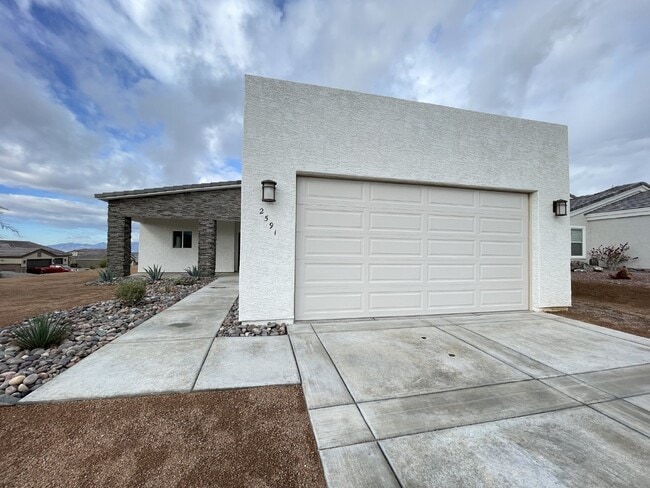 2591 Trade Wind Dr in Bullhead City, AZ - Building Photo - Building Photo