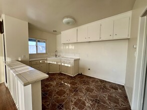 8217 S Western Ave, Unit 3 in Los Angeles, CA - Building Photo - Building Photo