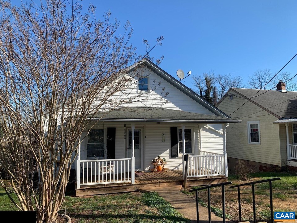 239 Belleview Ave in Orange, VA - Building Photo