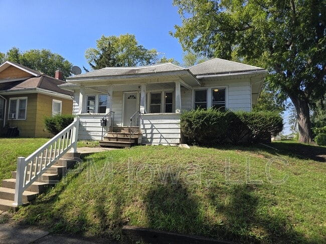 124 Moir St in Waterloo, IA - Building Photo - Building Photo