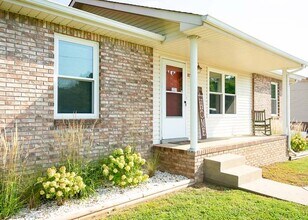 1059 McClardy Rd in Clarksville, TN - Building Photo - Building Photo